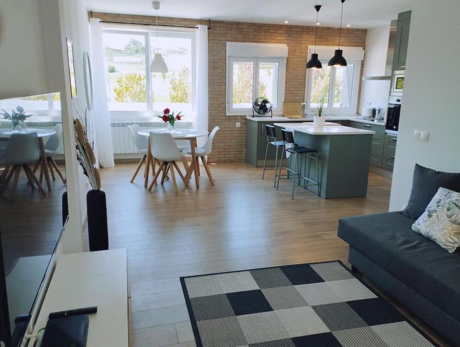 Precioso Apartamento En Pamplona Junto Al Centro Екстер'єр фото